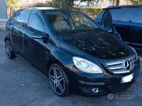 Usata Mercedes B180 109 CV (80 kW) 2010 Nero Monovolume