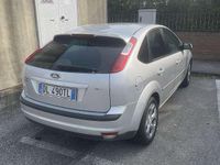Usata Ford Focus 110 CV (80 kW) 2007 Argento Berlina