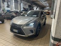 Usata Lexus NX300h Luxury Line 200 CV (147 kW) 2018 SUV