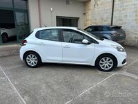 Usata Peugeot 208 Active 68 CV (50 kW) 2015 Bianco Utilitaria