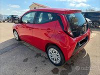 Usata Toyota Aygo 72 CV (52 kW) 2019 Rosso Utilitaria