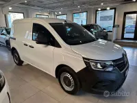 Usata Renault Kangoo 95 CV (69 kW) 2024 Bianco pastello Monovolume