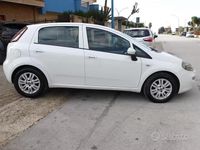 Usata Fiat Punto Lounge 74 CV (54 kW) 2015 Blu Utilitaria