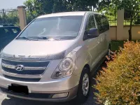 Käytetty Hyundai H-1 Active 170 HP (125 kW) 2010 Harmaa Tila-auto