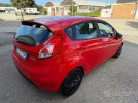 Usado Ford Fiesta 95 CV (69 kW) 2016 Rojo Utilitario