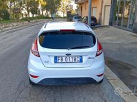 Usata Ford Fiesta 95 CV (69 kW) 2016 Bianco Berlina
