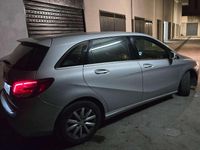 Usata Mercedes B200 Business 136 CV (100 kW) 2017 Grigio Utilitaria