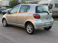 Usata Toyota Yaris Sol 87 CV (63 kW) 2004 Argento Berlina