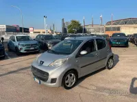 Usata Peugeot 107 68 CV (50 kW) 2010 Grigio Utilitaria