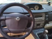 Usata Lancia Musa 101 CV (74 kW) 2006 Marrone Monovolume