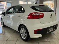 Usata Kia Rio 75 CV (55 kW) 2016 Bianco Utilitaria