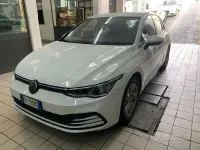 Usata VW Golf VIII Life 116 CV (85 kW) 2022 Bianco Berlina