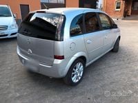 Usado Opel Meriva 105 CV (77 kW) 2009 Gris Monovolumen