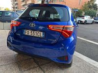 Usata Toyota Yaris Hybrid Lounge 73 CV (53 kW) 2019 Blu/azzurro Berlina