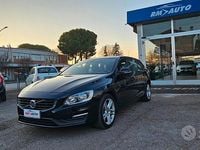 Usata Volvo V60 120 CV (88 kW) 2017 Blu Station wagon
