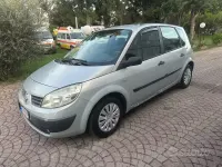 Usata Renault Scénic II 82 CV (60 kW) 2004 Grigio Monovolume