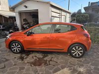 Usata Renault Clio V 66 CV (48 kW) 2023 Arancione Berlina