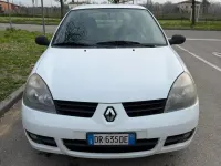 Begagnad Renault Clio II Dynamique 75 HK (55 kW) 2008 Vit Sedan