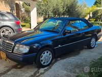 Usata Mercedes E200 136 CV (100 kW) 1995 Blu Cabrio