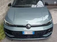 Usata VW Passat R-line 150 CV (110 kW) 2024 Verde Station wagon