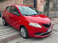 Usata Lancia Ypsilon Platinum 69 CV (50 kW) 2016 Rosso Utilitaria