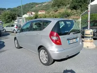 Usata Mercedes A180 Elegance 109 CV (80 kW) 2011 Argento Utilitaria