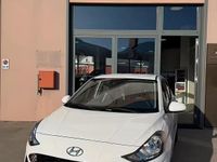 Usata Hyundai i10 65 CV (47 kW) 2023 Bianco Utilitaria