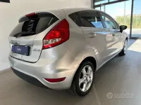 Usata Ford Fiesta Titanium 70 CV (51 kW) 2011 Grigio Berlina