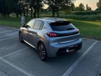 Usata Peugeot 208 Allure 101 CV (74 kW) 2023 Argento Utilitaria