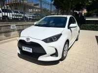 Usata Toyota Yaris Hybrid Active 92 CV (67 kW) 2025 Bianco Berlina
