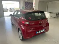 Usata Hyundai i10 67 CV (49 kW) 2021 Rosso Utilitaria