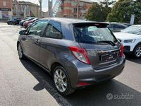 Usata Toyota Yaris Lounge 90 CV (66 kW) 2012 Grigio Utilitaria