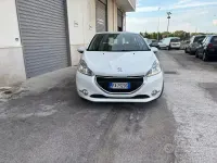 Usata Peugeot 208 Access 68 CV (50 kW) 2015 Bianco Utilitaria