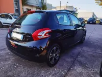 Usata Peugeot 208 Active 68 CV (50 kW) 2015 Nero Utilitaria