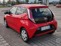Usado Toyota Aygo 69 HP (50 kW) 2016 Vermelho Citadino