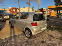 Usata Toyota Yaris Sol 67 CV (49 kW) 2002 Grigio Berlina