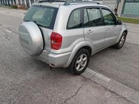 Begagnad Toyota RAV4 129 HK (94 kW) 2000 Grå SUV