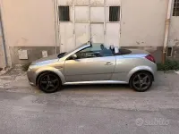 Usata Opel Tigra 69 CV (50 kW) 2005 Grigio Cabrio