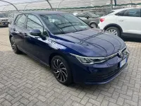 Usata VW Golf VIII Life 110 CV (80 kW) 2023 Blu Berlina