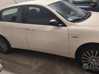 Usata Alfa Romeo 147 120 CV (88 kW) 2006 Bianco Utilitaria