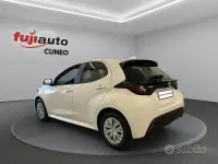 Usata Toyota Yaris Active 116 CV (85 kW) 2023 Super white Utilitaria