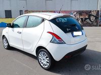 Usata Lancia Ypsilon 95 CV (69 kW) 2015 Bianco Utilitaria