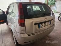 Usata Ford Fiesta Zetec 68 CV (50 kW) 2004 Grigio Utilitaria
