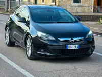 Usata Opel Astra GTC 130 CV (95 kW) 2012 Nero Coupé