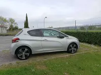 Usata Peugeot 208 GT-line 99 CV (72 kW) 2015 Argento Utilitaria