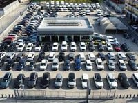 Usata Renault Captur Techno 91 CV (66 kW) 2025 Grigio scuro SUV