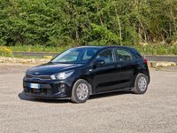 Usado Kia Rio 84 CV (61 kW) 2017 Negro Berlina