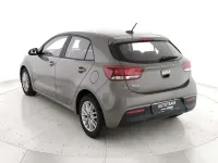 Usata Kia Rio Comfort 84 CV (61 kW) 2022 Verde oliva Berlina