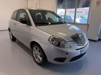 Usata Lancia Ypsilon 75 CV (55 kW) 2012 Argento Utilitaria