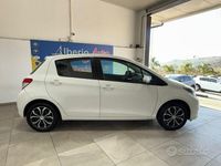 Usata Toyota Yaris Lounge 69 CV (50 kW) 2012 Bianco Berlina